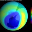 1200px-Largest_ever_Ozone_hole_sept2000_with_scale